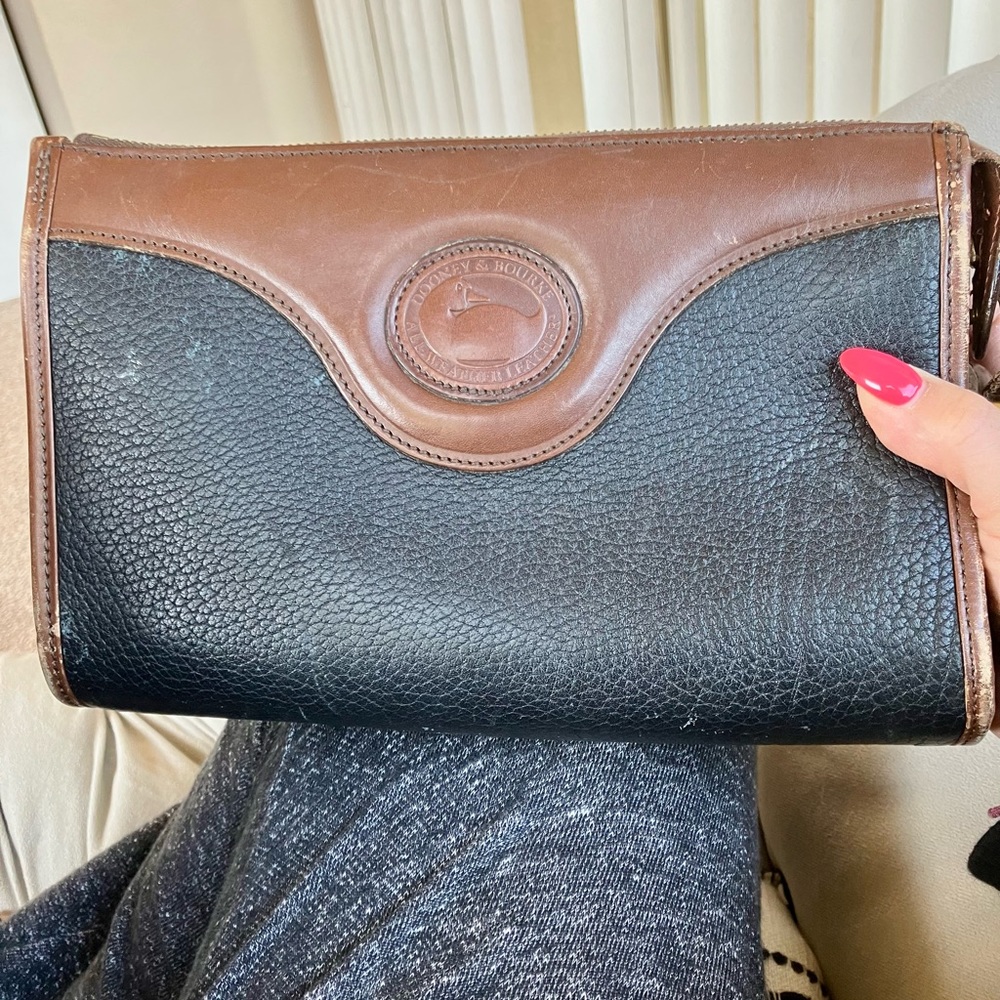 Dooney and Bourke Vintage Original Classic Black Leather Crossbody Bag - Picture 13 of 13